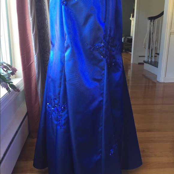 Formal gown - Picture 6 of 8